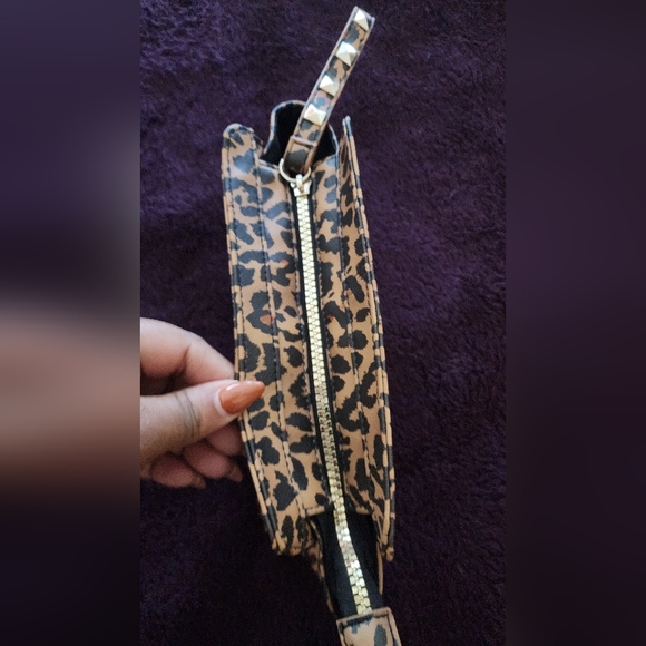 Victoria's Secret Leopard Printed Wristlet - Picture 6 of 12